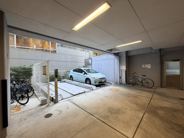 レジデンス名古屋千代田の駐車場