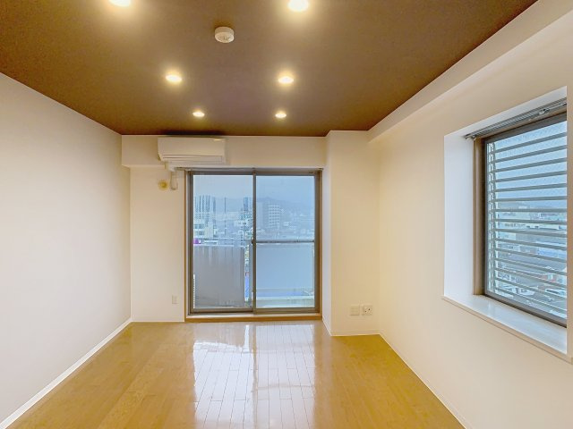 ユアコート駅南の洋室