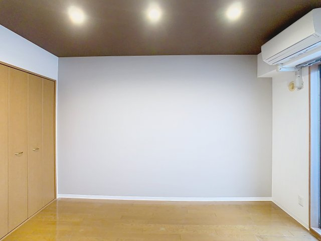 ユアコート駅南の洋室