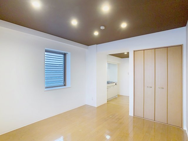 ユアコート駅南の洋室
