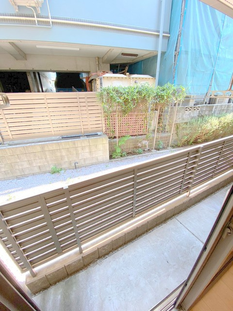 ジュヌセードルAのバルコニー