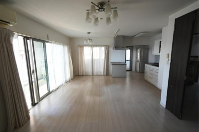 【居間・リビング】 | エムディア鹿児島南 | ※家具等はAIで消しています。