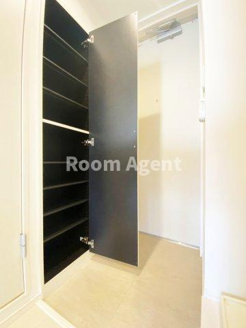 リブリ・JSNの玄関