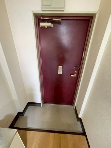 久留米市江戸屋敷１丁目のアパートの玄関