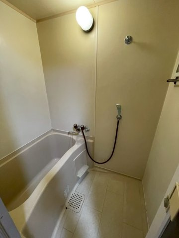 久留米市江戸屋敷１丁目のアパートの浴室