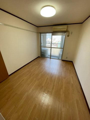 久留米市江戸屋敷１丁目のアパートの居間・リビング