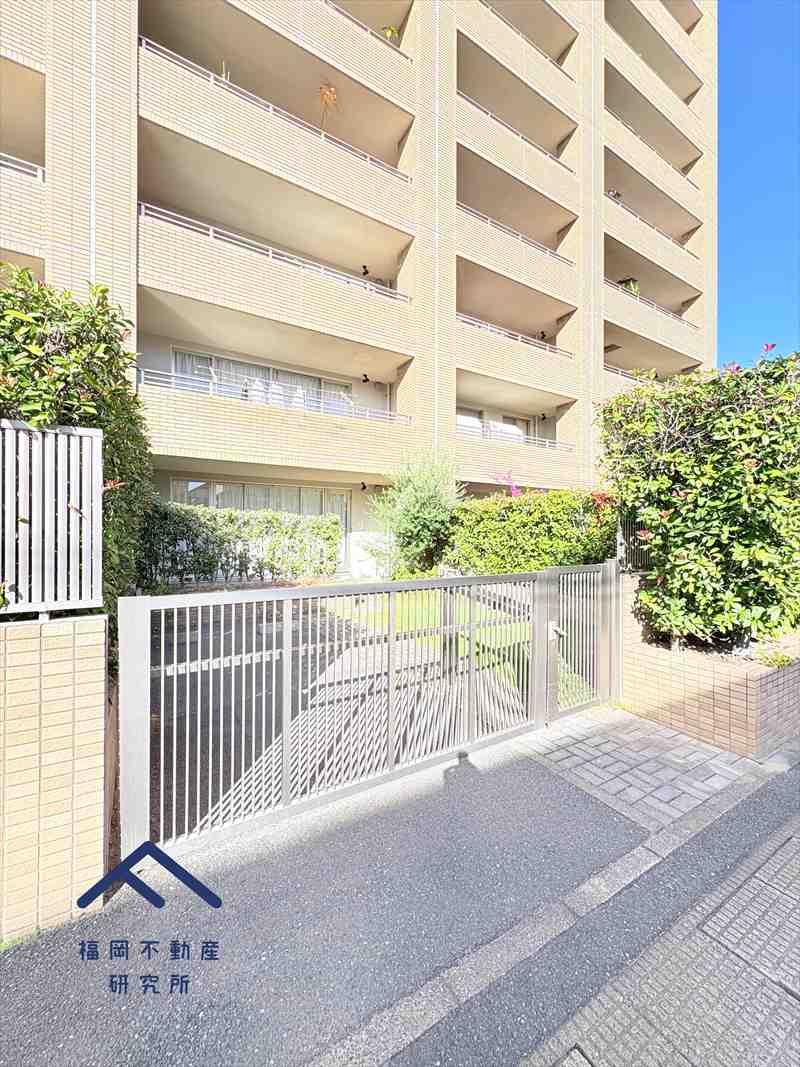 ブライトンヒルズ藤崎の駐車場