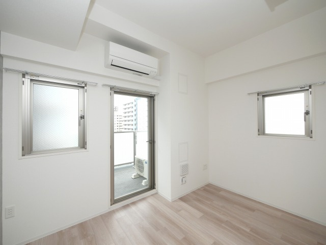 セレニテフラン新大阪の居間・リビング