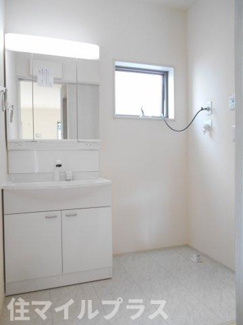 【独立洗面台】 | 須賀川市森宿新築一戸建て6棟 | 朝の支度にも助かる、独立の洗髪洗面化粧台