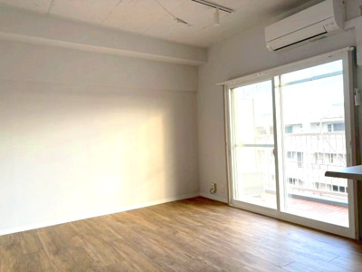 【居間・リビング】 | 大平コーポ | 陽当たり良好