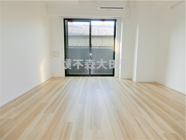 REALIZE蒲田Ⅱの居間・リビング|南向きの洋室7.8帖　クローゼット2ケ所でウォークインクローゼット並みの収納力です。！