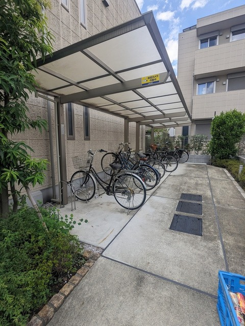 フルールメゾン梅丘のその他共用部分|屋根付き駐輪場