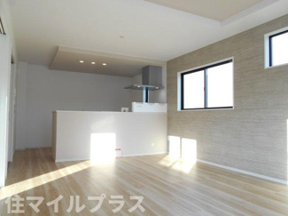 【居間・リビング】 | 須賀川市千日堂新築一戸建て1棟 | こちらの居間で趣味の時間をお楽しみください