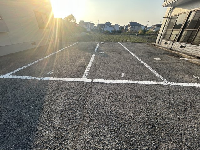 キャピタルハウス Bの駐車場