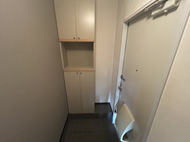キャピタルハウス Bの玄関