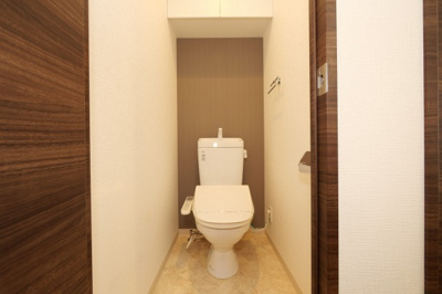 【トイレ】 | La Douceur荒本 | 落ち着いた色調のトイレです