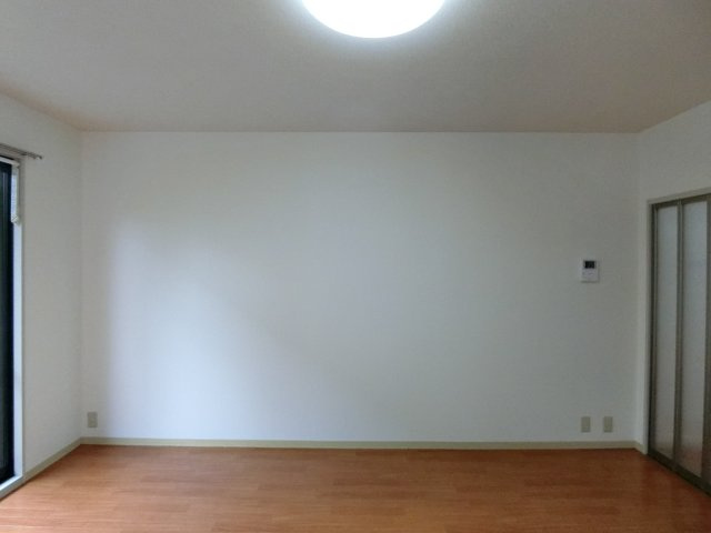 インペリアル　B棟の居間・リビング|イメージB112号室の写真