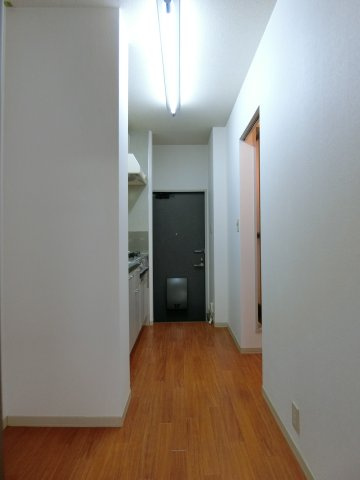 インペリアル　B棟の玄関|イメージB112号室の写真