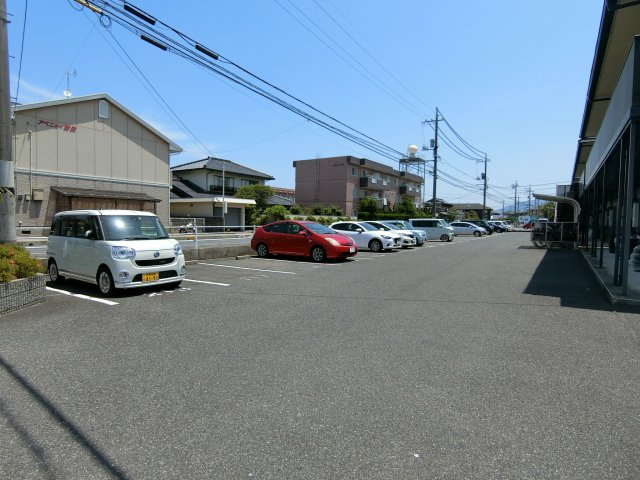 インペリアル　B棟の駐車場