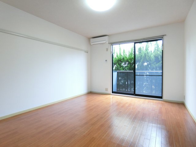 インペリアル　B棟の居間・リビング|イメージB112号室の写真