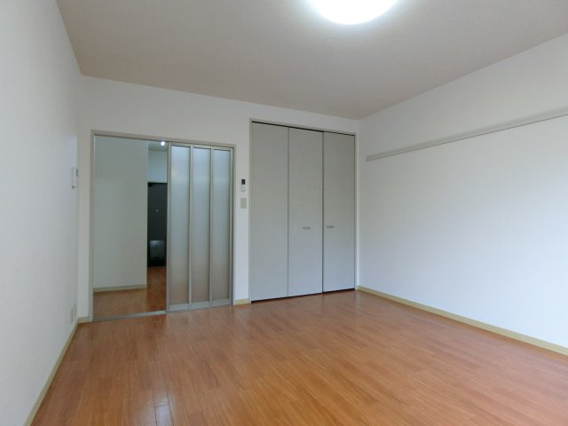 インペリアル　B棟の居間・リビング|イメージB112号室の写真