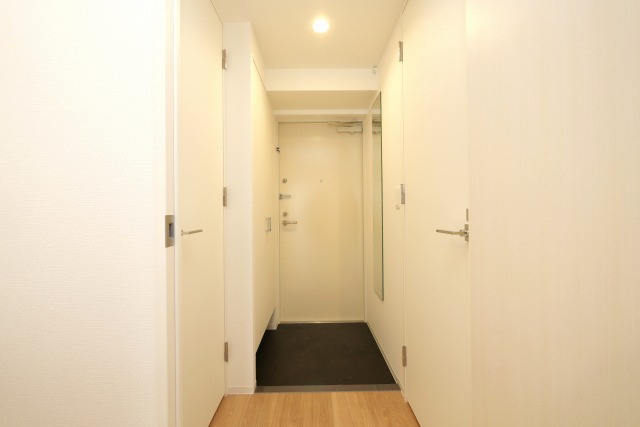 セレニテ新大阪グランデシュッドの玄関