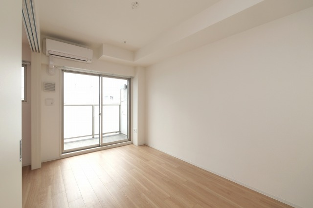 セレニテ新大阪グランデシュッドの居間・リビング