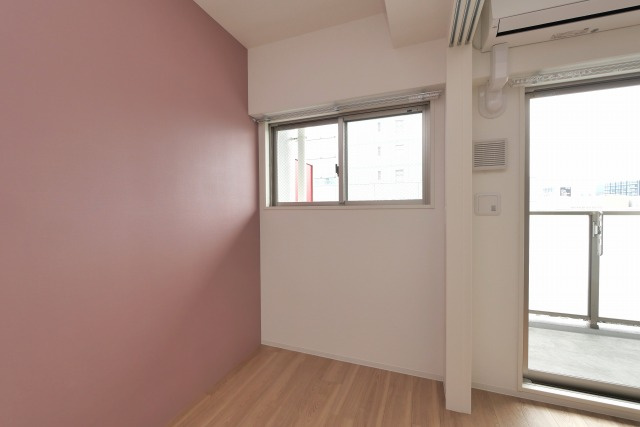 セレニテ新大阪グランデシュッドの洋室