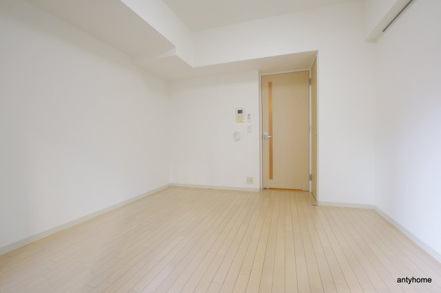 ドゥーエ江坂3　仲介手数料無料の居間・リビング