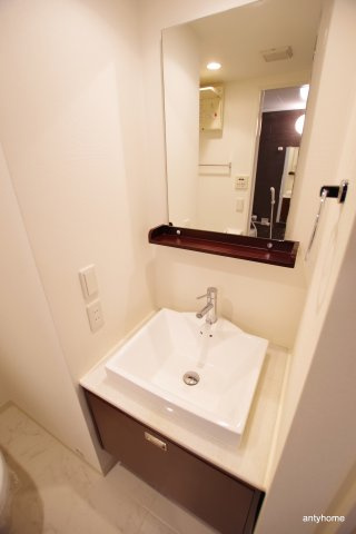 ドゥーエ江坂3　仲介手数料無料の洗面所