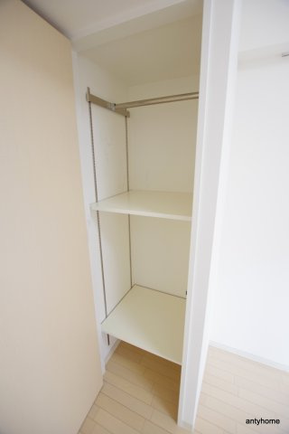 ドゥーエ江坂3　仲介手数料無料の収納