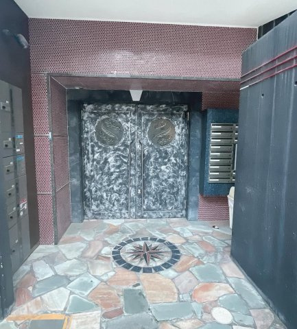大阪市浪速区幸町３丁目の賃貸マンションのエントランス