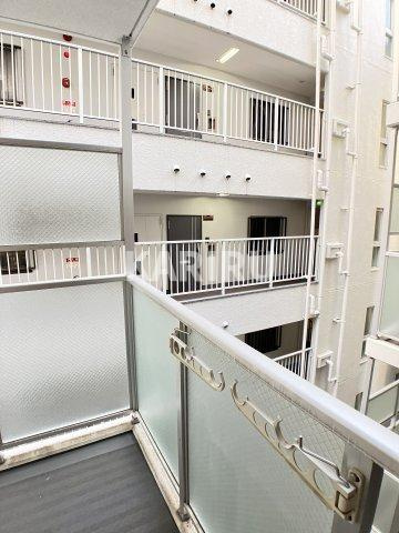 APRILE南森町のバルコニー