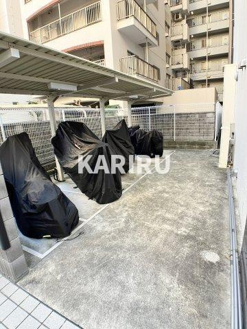 APRILE南森町の駐車場