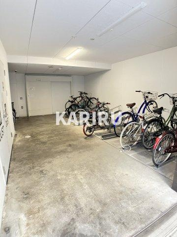 APRILE南森町の駐車場