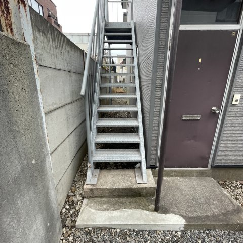 ハイツ弥生のエントランス