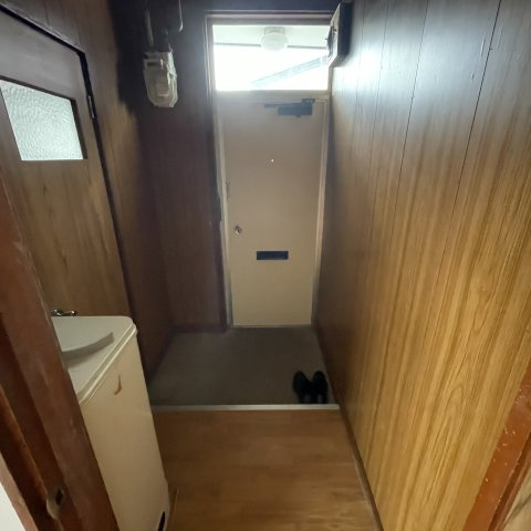 ハイツ弥生の玄関