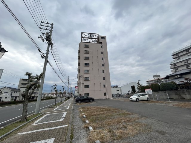 Safari 新居浜の駐車場