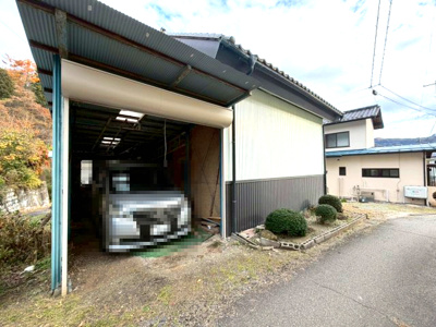 【駐車場】 | 長野市信州新町水内　車庫付き5DK