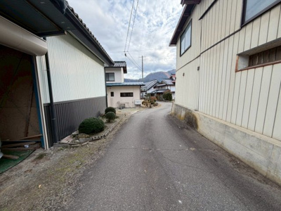 【前面道路含む現地写真】 | 長野市信州新町水内　車庫付き5DK