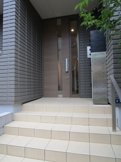 Ｍａｉｓｏｎ　Ｌｕａｎａのエントランス|人気のオートロック・宅配ボックス付