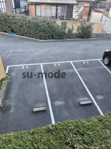 メゾンドール1の駐車場