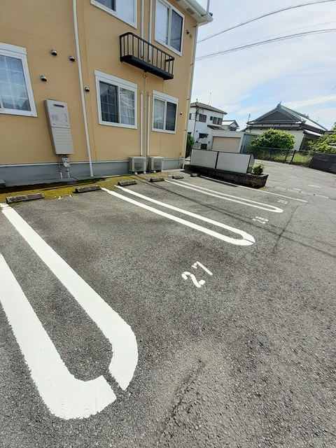 ゴールデン・リリィＣの駐車場|駐車場