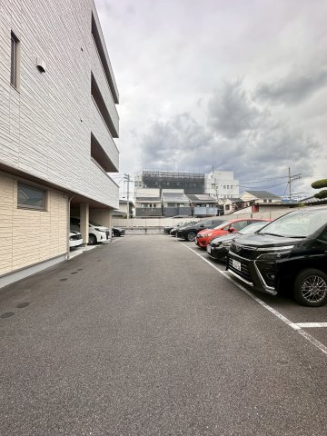 グランテージ高槻の駐車場