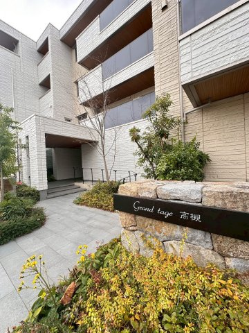 グランテージ高槻のエントランス