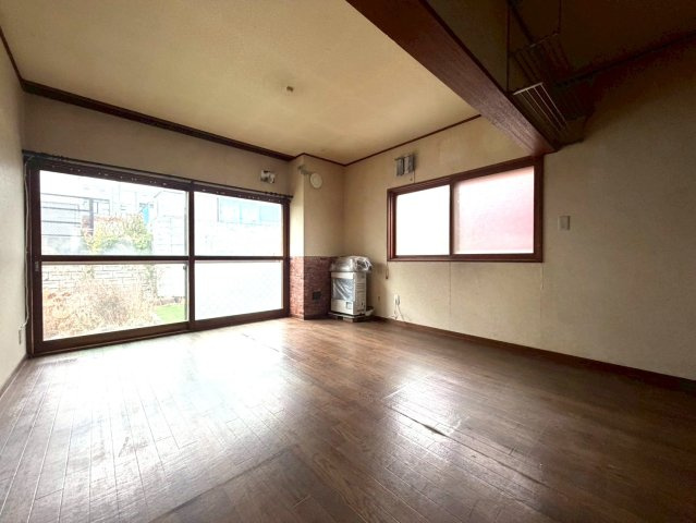 北ノ沢9丁目の居間・リビング|リビング別角度！キッチン・給湯・暖房はプロパンです！