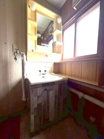 北ノ沢9丁目の洗面所|洗面室にも窓があり明るい光が溢れます♪