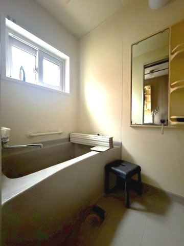 北ノ沢9丁目の浴室|1日の疲れを癒す浴室！窓付きで換気もばっちりです◎