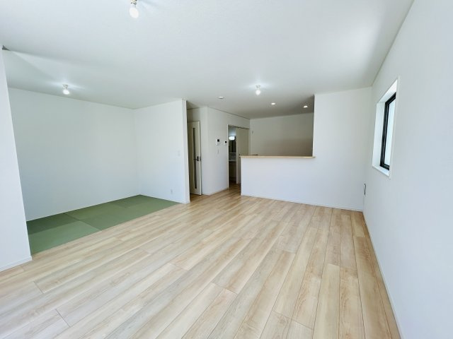 糸満市大度第1-1号棟　＼☆ご成約時キャッシュバック☆／の居間・リビング|※サンプル写真となります。