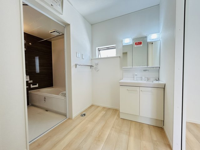 糸満市大度第1-1号棟　＼☆ご成約時キャッシュバック☆／の独立洗面台|※サンプル写真となります。